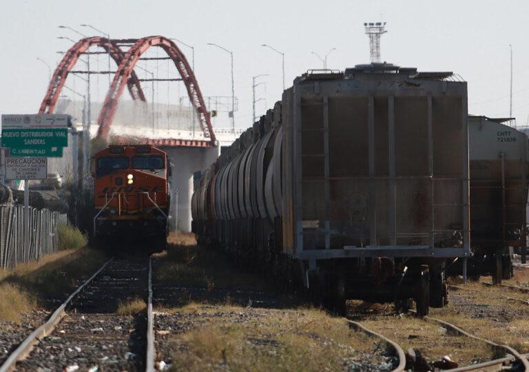 Reabren cruces de trenes en la frontera México-EEUU tras 5 días de pérdidas millonarias Reabren cruces de trenes en la frontera México-EEUU tras 5 días de pérdidas millonarias
