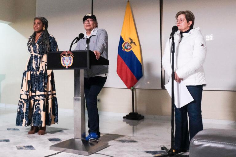 Gobierno colombiano sube el salario mínimo en 12 % para 2024 y lo deja en unos 335 dólares Gobierno colombiano sube el salario mínimo en 12 % para 2024 y lo deja en unos 335 dólares