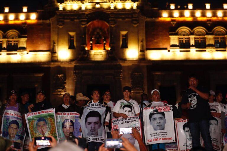 Gobierno mexicano abre por dos meses todos los archivos del caso Ayotzinapa a familiares Gobierno mexicano abre por dos meses todos los archivos del caso Ayotzinapa a familiares