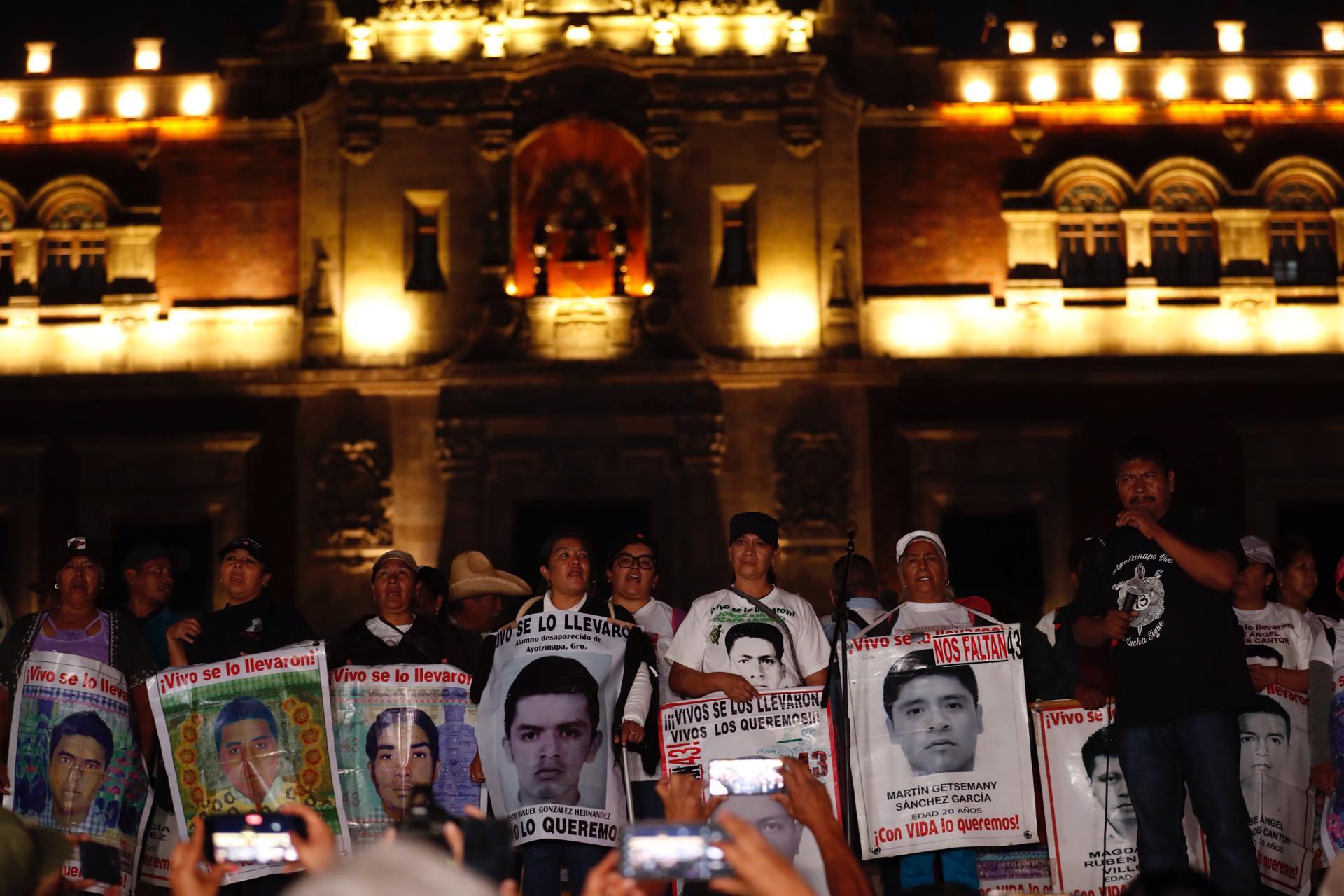 Gobierno mexicano abre por dos meses todos los archivos del caso Ayotzinapa a familiares