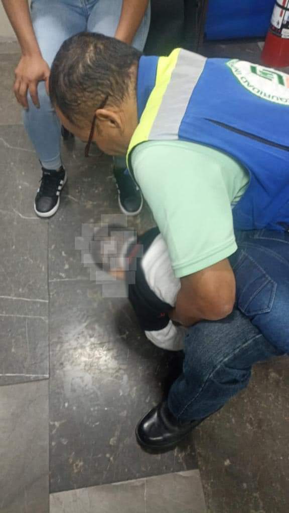 Elementos de Seguridad Industrial le salva la vida a un niño que se estaba asfixiando Elementos de Seguridad Industrial le salva la vida a un niño que se estaba asfixiando