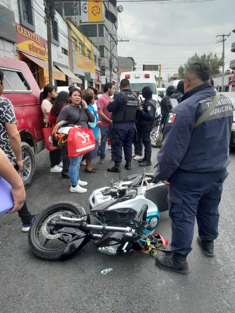 Iba en una motocicleta robada, arrolla a una mujer y lo detienen Iba en una motocicleta robada, arrolla a una mujer y lo detienen