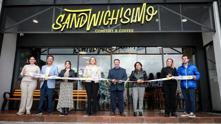 Menchaca Salazar asiste a inauguración de “Sandwichisimo” Menchaca Salazar asiste a inauguración de “Sandwichisimo”