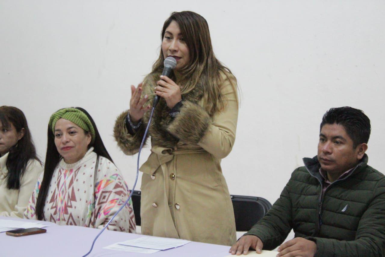 Presentan a nuevo secretario municipal en evento de mujeres