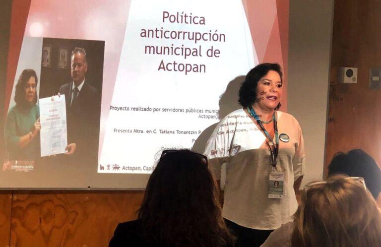 Tatiana Ángeles de viaje por Chile, recibe premio por protocolo anticorrupción