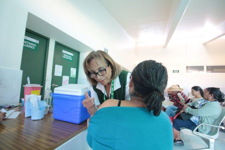 Aplica IMSS Hidalgo vacunas contra COVID-19