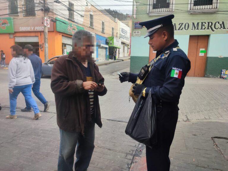 Policías de Pachuca entregan cartera extraviada a su dueño Policías de Pachuca entregan cartera extraviada a su dueño