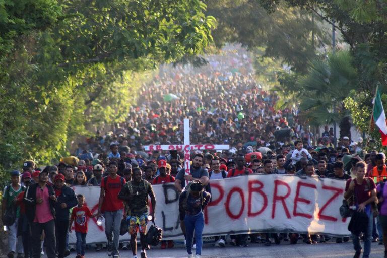 Sale del sur de México una nueva caravana de más de 10.000 migrantes rumbo a EE.UU. Sale del sur de México una nueva caravana de más de 10.000 migrantes rumbo a EE.UU.