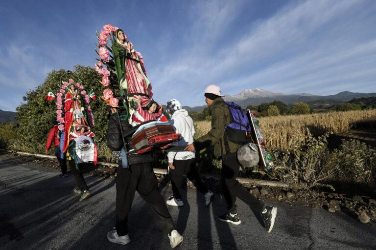 Peregrinos de la Virgen de Guadalupe caminan desde Puebla con fe desbordada