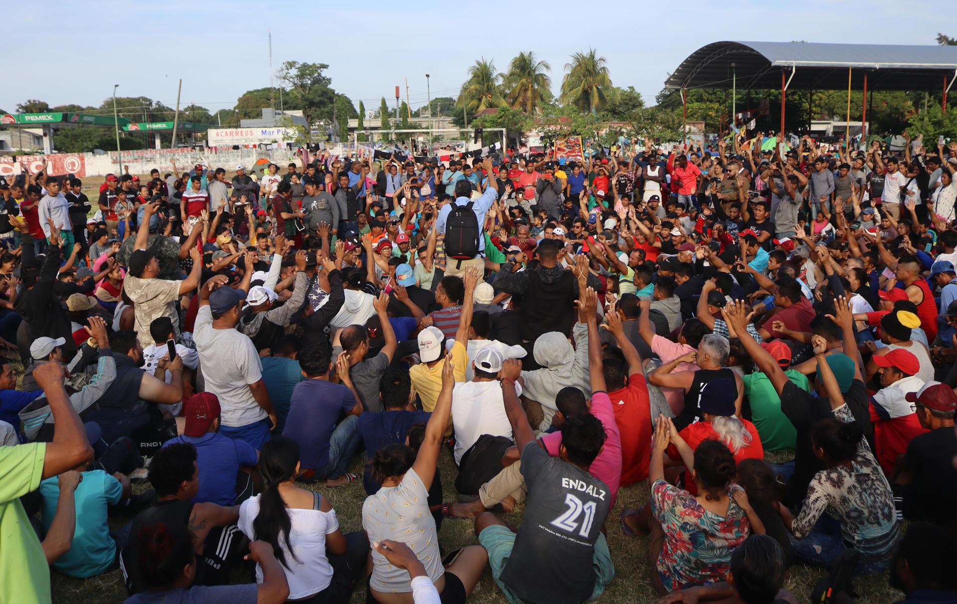 Migrantes de la caravana cuestionan el conteo que hace de ellos López Obrador