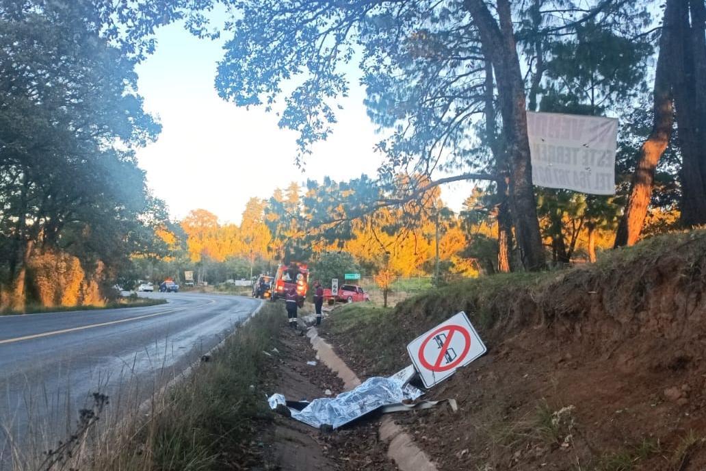 Muere conductor tras fuerte choque