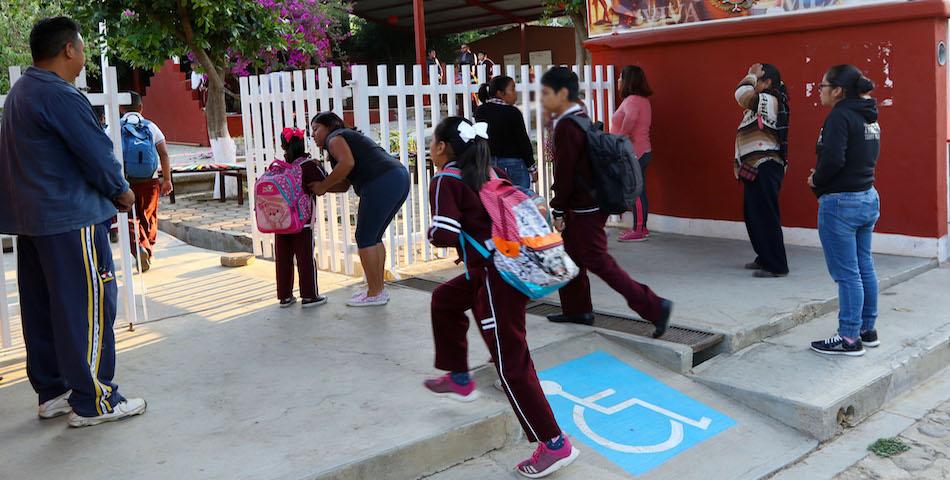 Hoy regresan a las aulas más de 900 mil estudiantes 