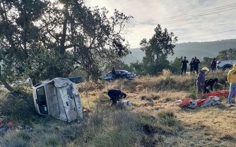 Deja volcadura tres personas lesionadas, fueron trasladas al Hospital