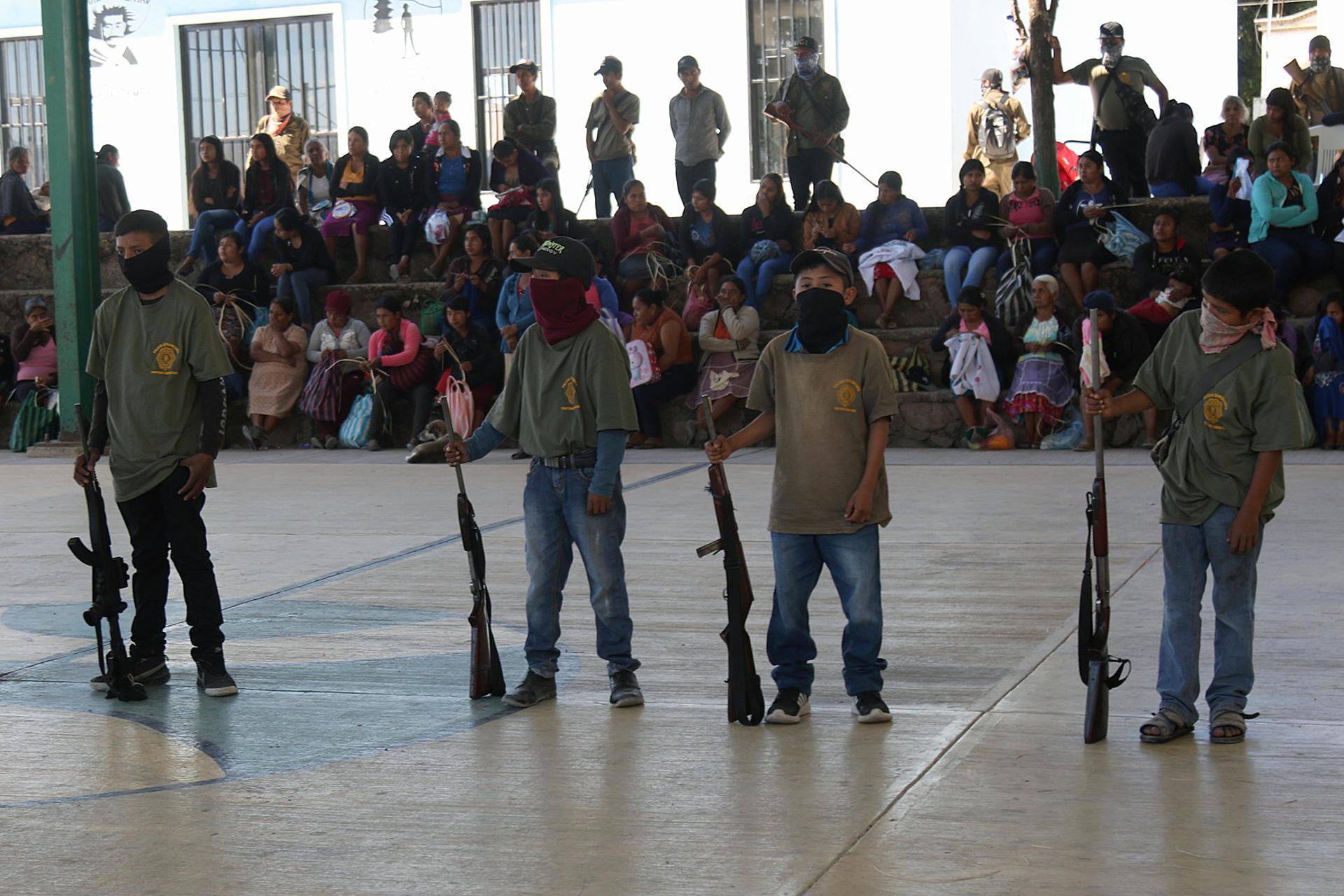 Save the Children denuncia que los niños armados en México son el síntoma de una crisis