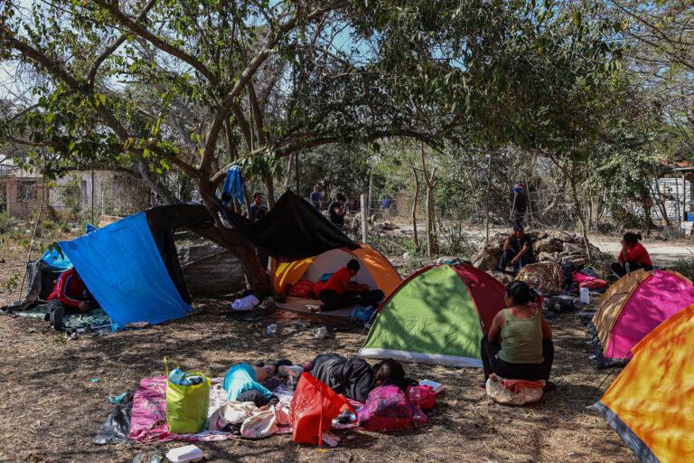 Caravana migrante nacida en Honduras se desintegra a su paso por Guatemala Caravana migrante nacida en Honduras se desintegra a su paso por Guatemala
