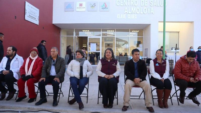 En gira de trabajo por el municipio Almoloya, la titular de la Secretaría de Salud de Hidalgo (SSH), María Zorayda Robles Barrera, hizo entrega de sillas de ruedas y bastones, en beneficio de la población vulnerable. 