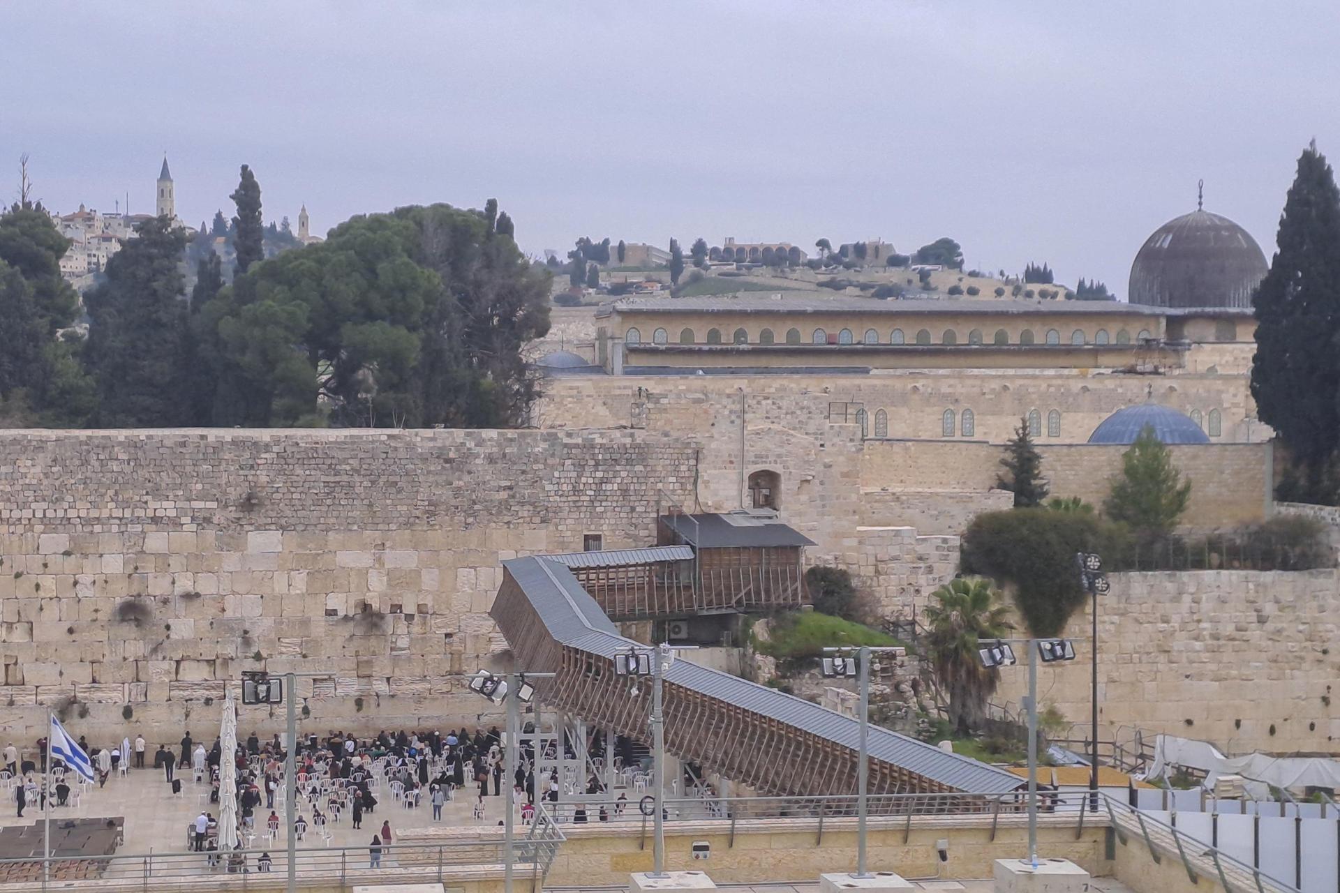 Hamás llama a palestinos a rebelarse ante cualquier medida que prohíba el rezo en Al Aqsa