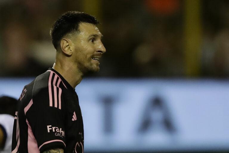 A subasta la servilleta con la promesa del Barcelona de contratar a Messi en el año 2000 A subasta la servilleta con la promesa del Barcelona de contratar a Messi en el año 2000