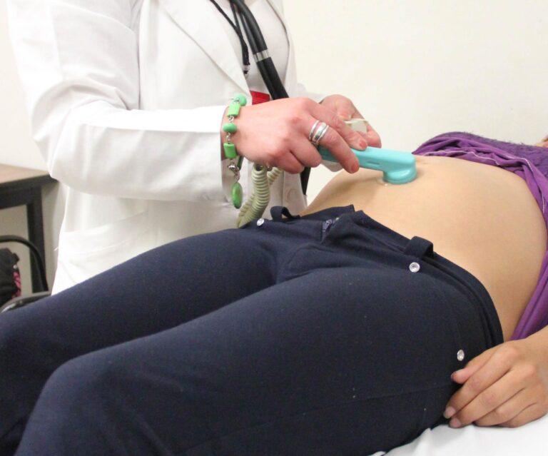 Recomienda SSH acudir de manera oportuna y periódica a consultas de atención prenatal 