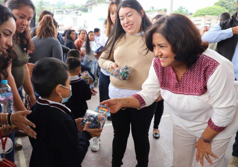 Entregan apoyos a más de 14 mil hidalguenses 