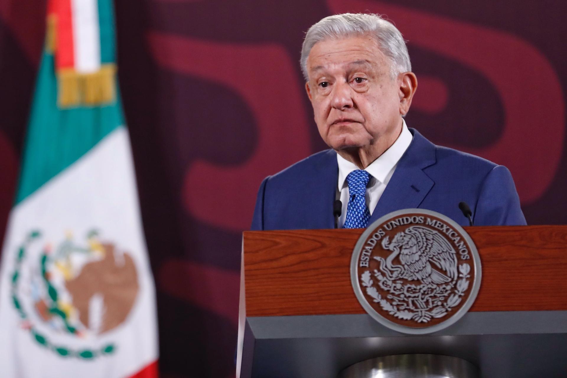 AMLO acusa al gobernador de Texas de ser “antimexicano”