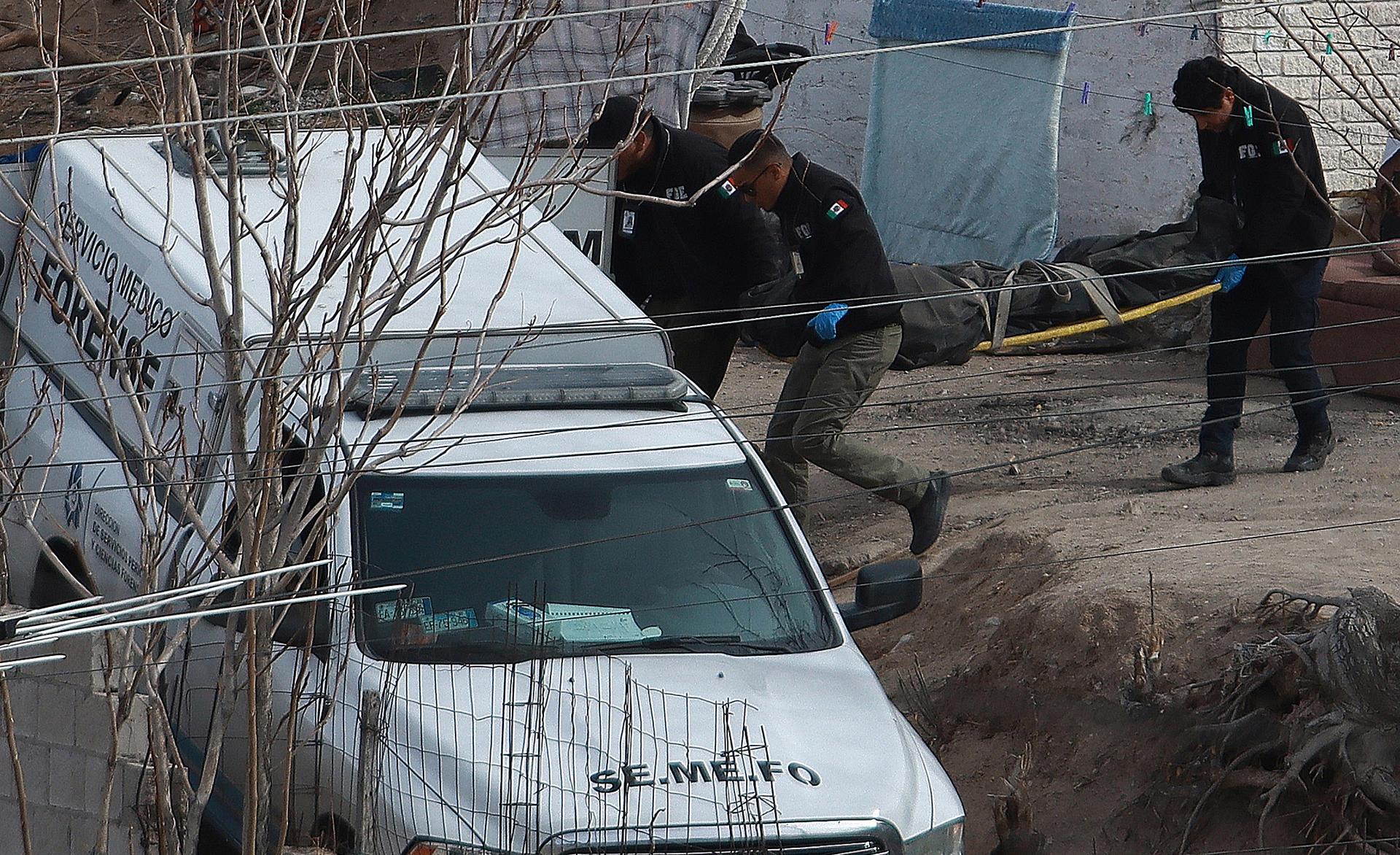 Encuentran cinco cuerpos en  fosas clandestinas en Juárez y Chihuahua