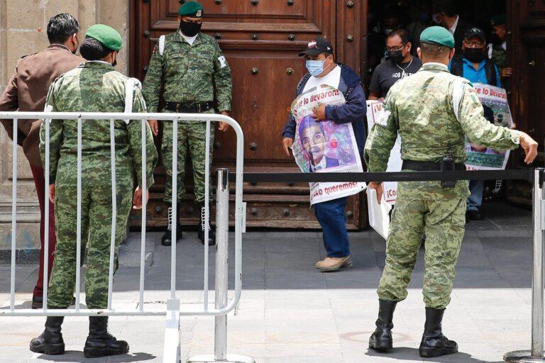 Enviados de nuevo a prisión ocho militares