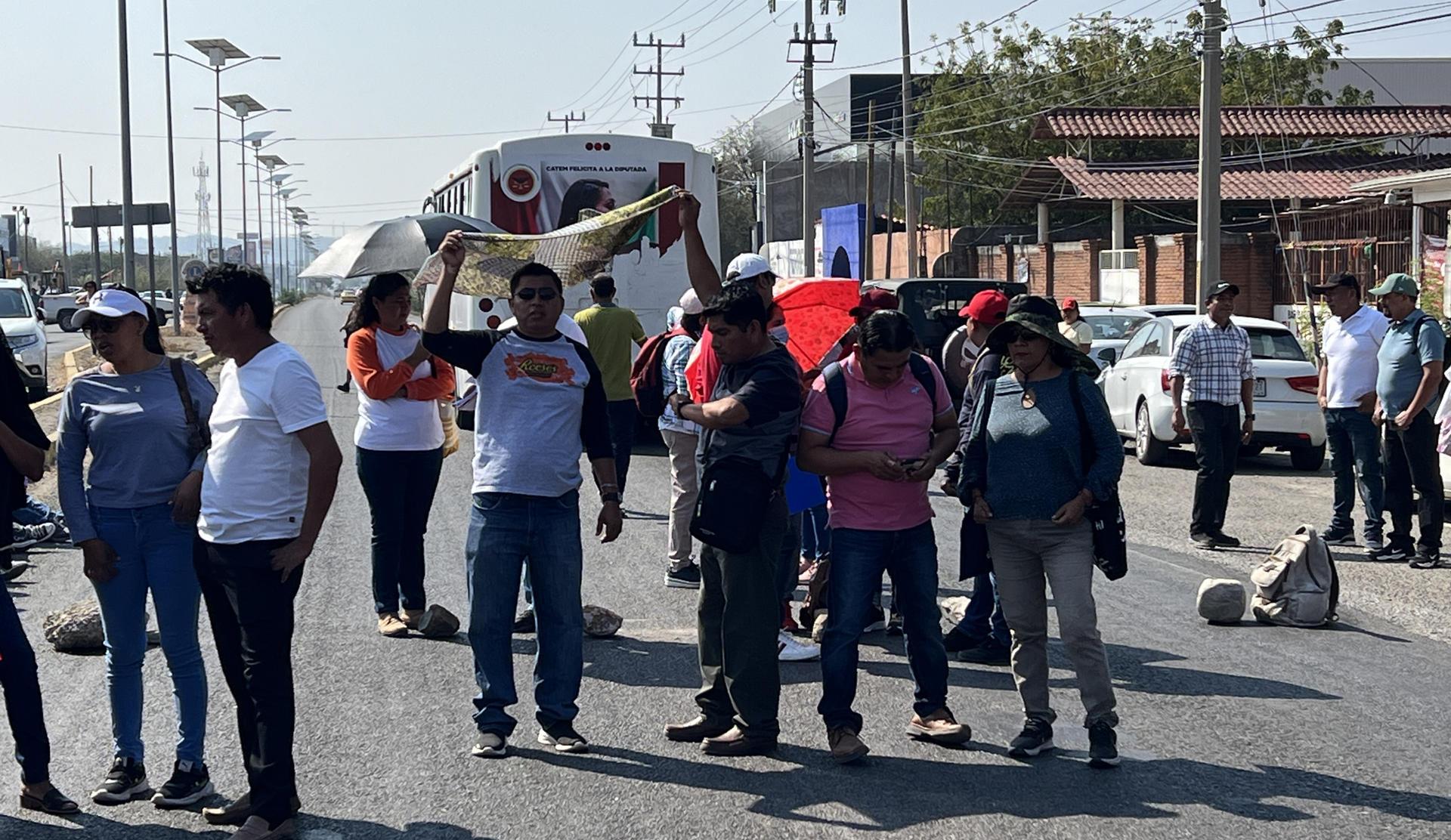 Maestros de Oaxaca, activaron 37 bloqueos carreteros