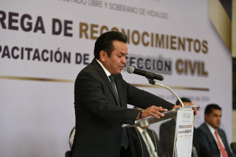 Reciben reconocimientos de capacitación en el congreso