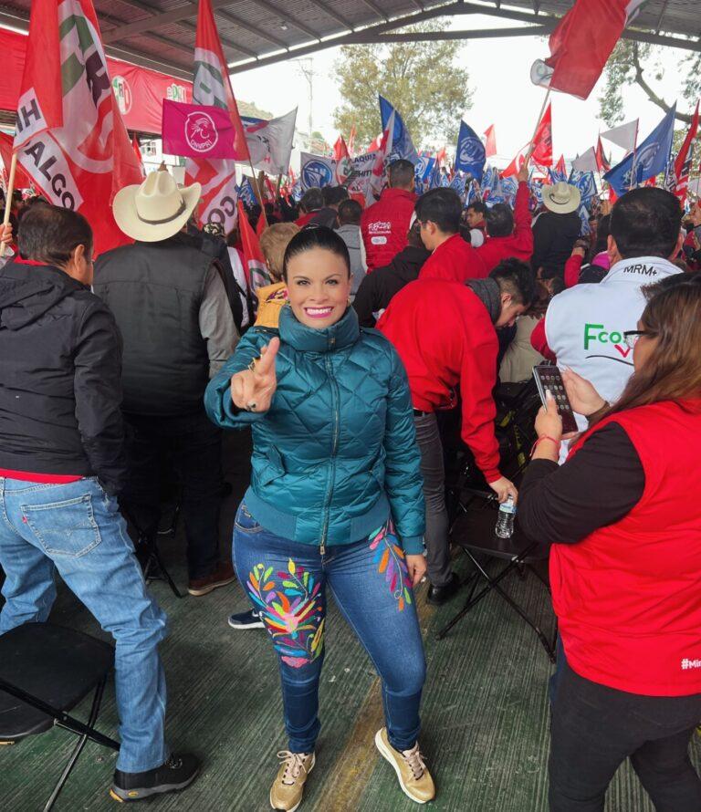 Renuncia Adriana Flores al PRI