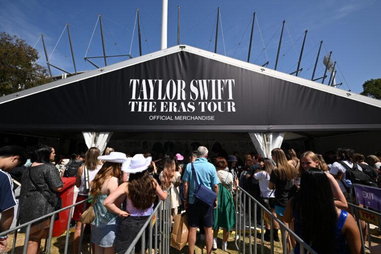 Culpan a padre de Taylor Swift de presunta agresión
