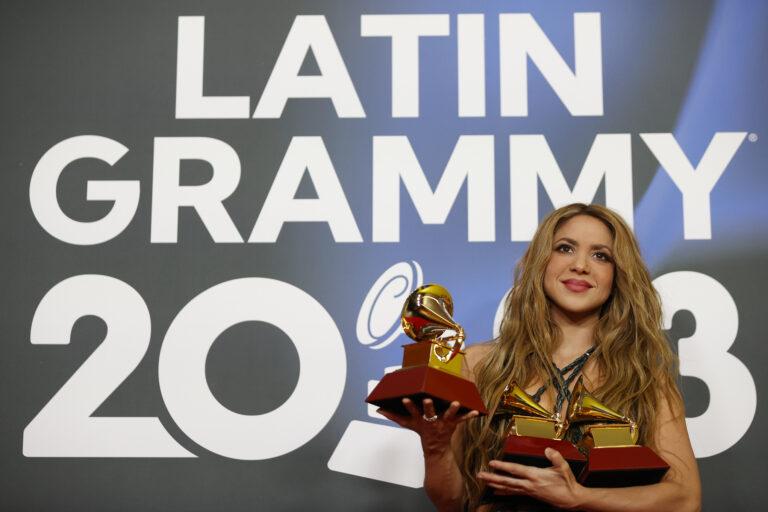 Shakira anuncia ‘Las mujeres no lloran’
