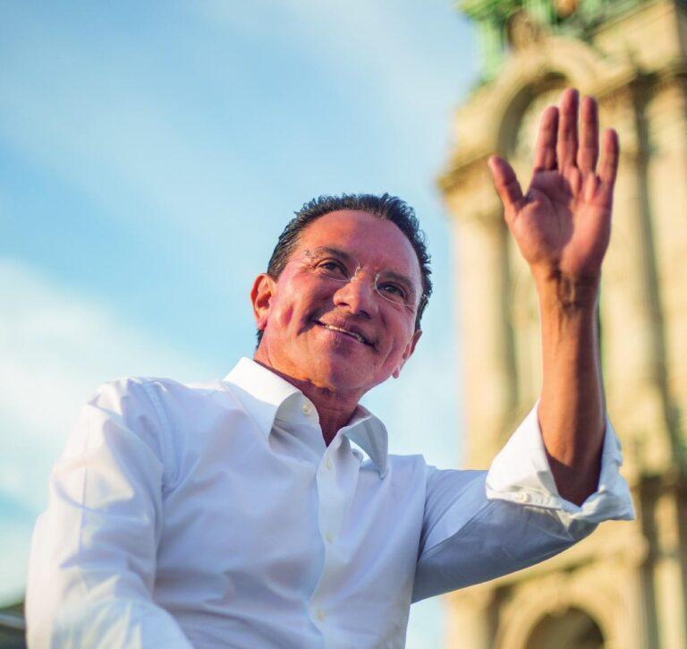 Benjamín Rico realizó conversatorio con jóvenes