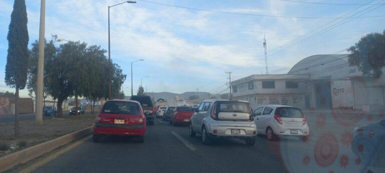Importante flujo vehícular, desesperación por las mañanas