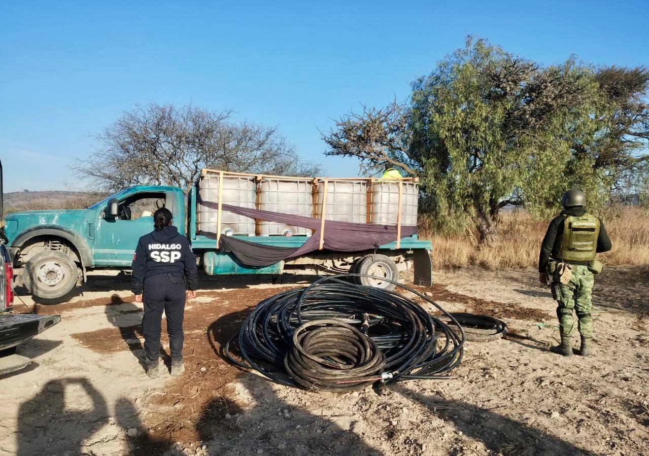 Policías Estatales aseguraron 8 mil litros de hidrocarburo en Tepetitlán