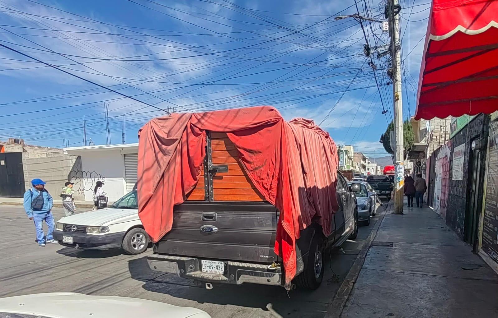 Protestan comerciantes del tianguis de San Cayetano