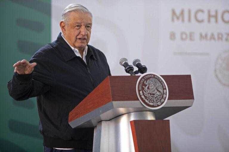 López Obrador pide a las manifestantes del 8M una marcha “pacífica”