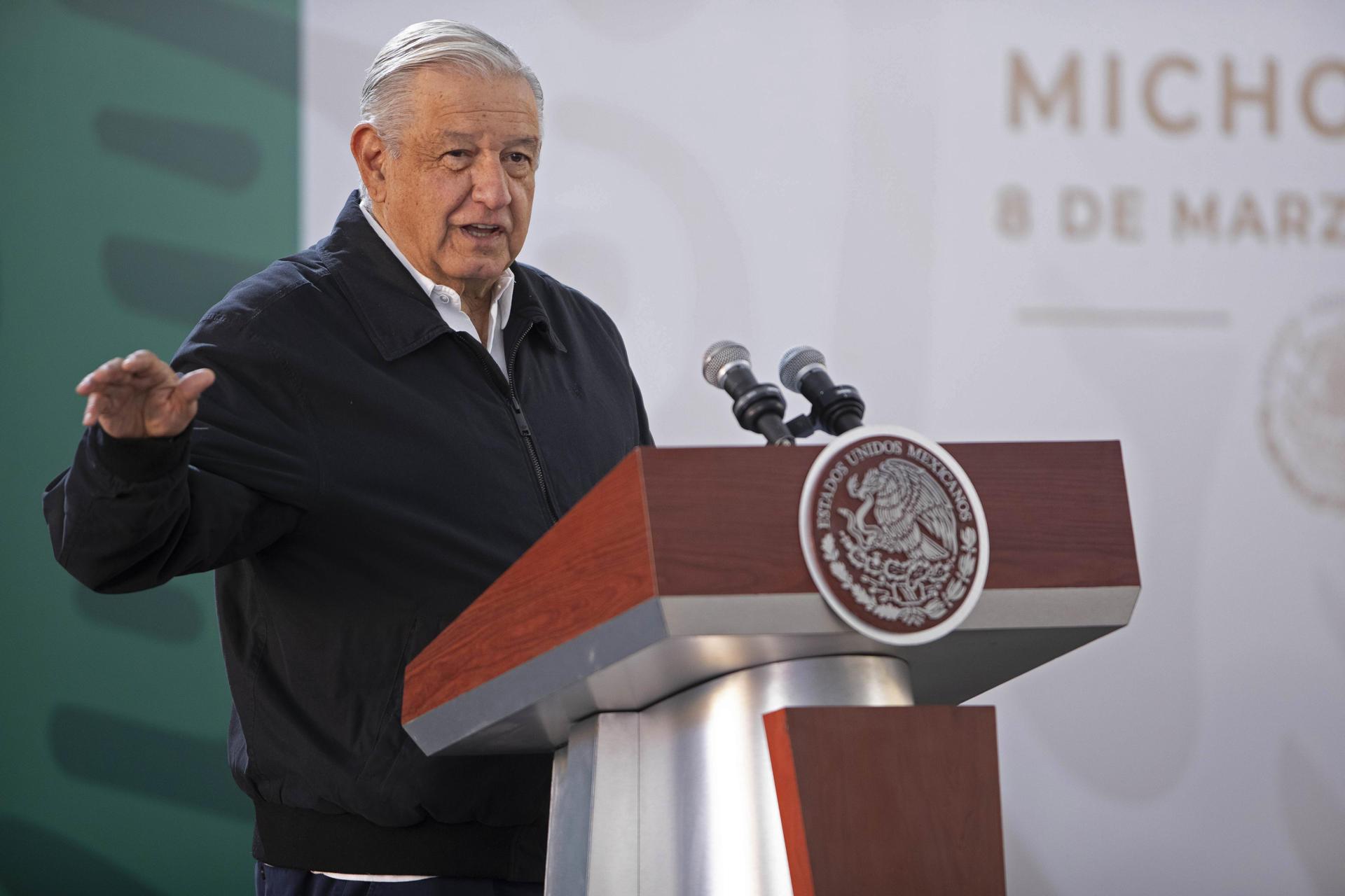 López Obrador pide a las manifestantes del 8M una marcha “pacífica”