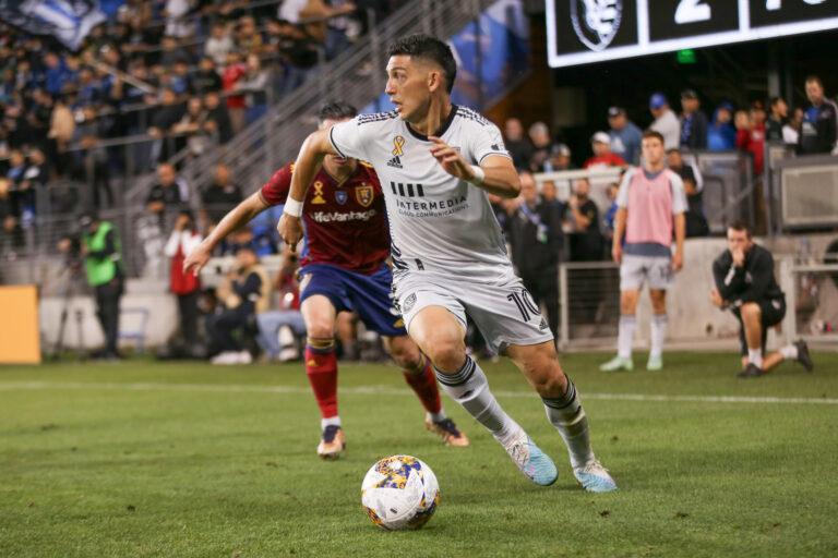 Cristian Espinoza: “El que llega a la MLS con una mentalidad relajada termina sufriendo” Cristian Espinoza: “El que llega a la MLS con una mentalidad relajada termina sufriendo”