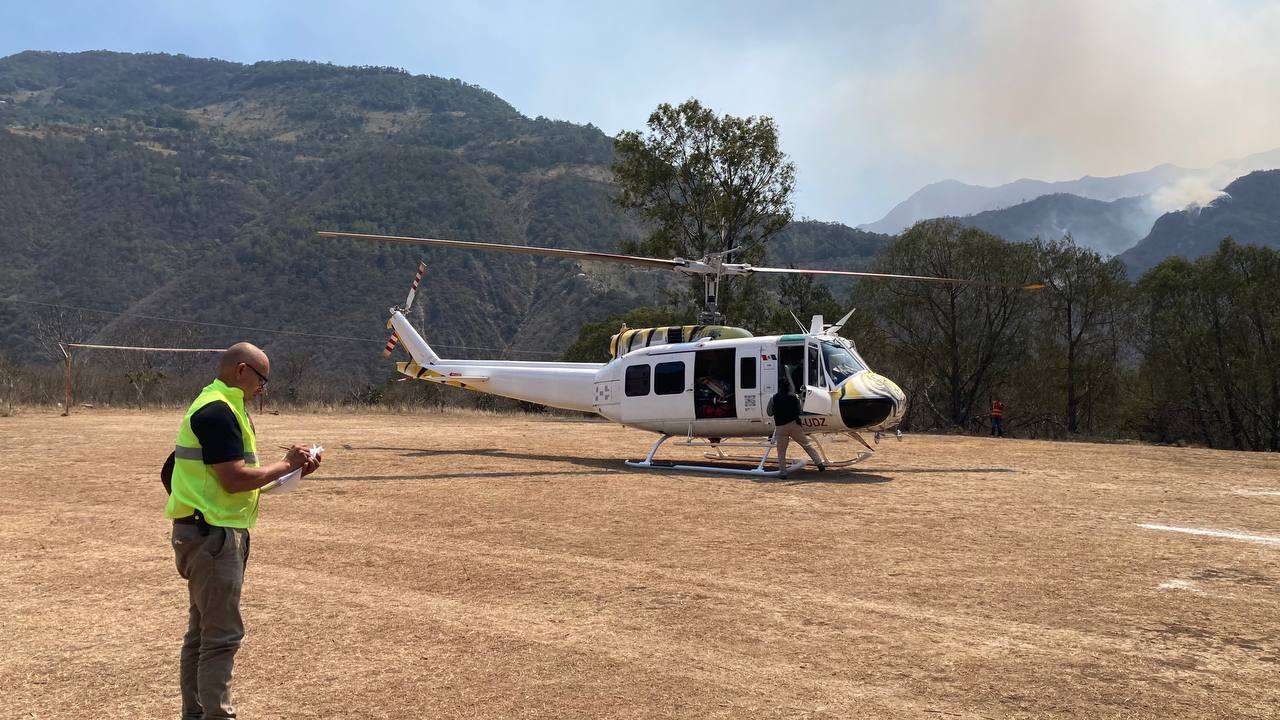 Combaten incendio en el municipio de Nicólas Flores vía aérea