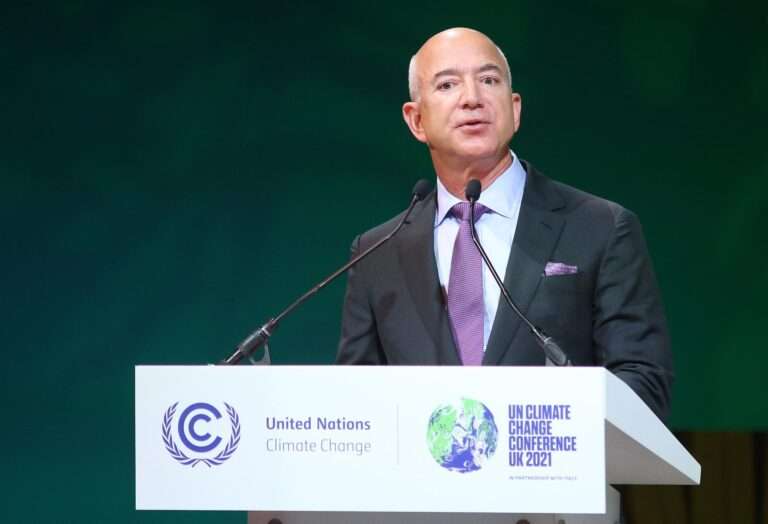 Jeff Bezos concede 50 millones de dólares a Eva Longoria y a exalmirante William McRaven para obras benéficas Jeff Bezos concede 50 millones de dólares a Eva Longoria y a exalmirante William McRaven para obras benéficas