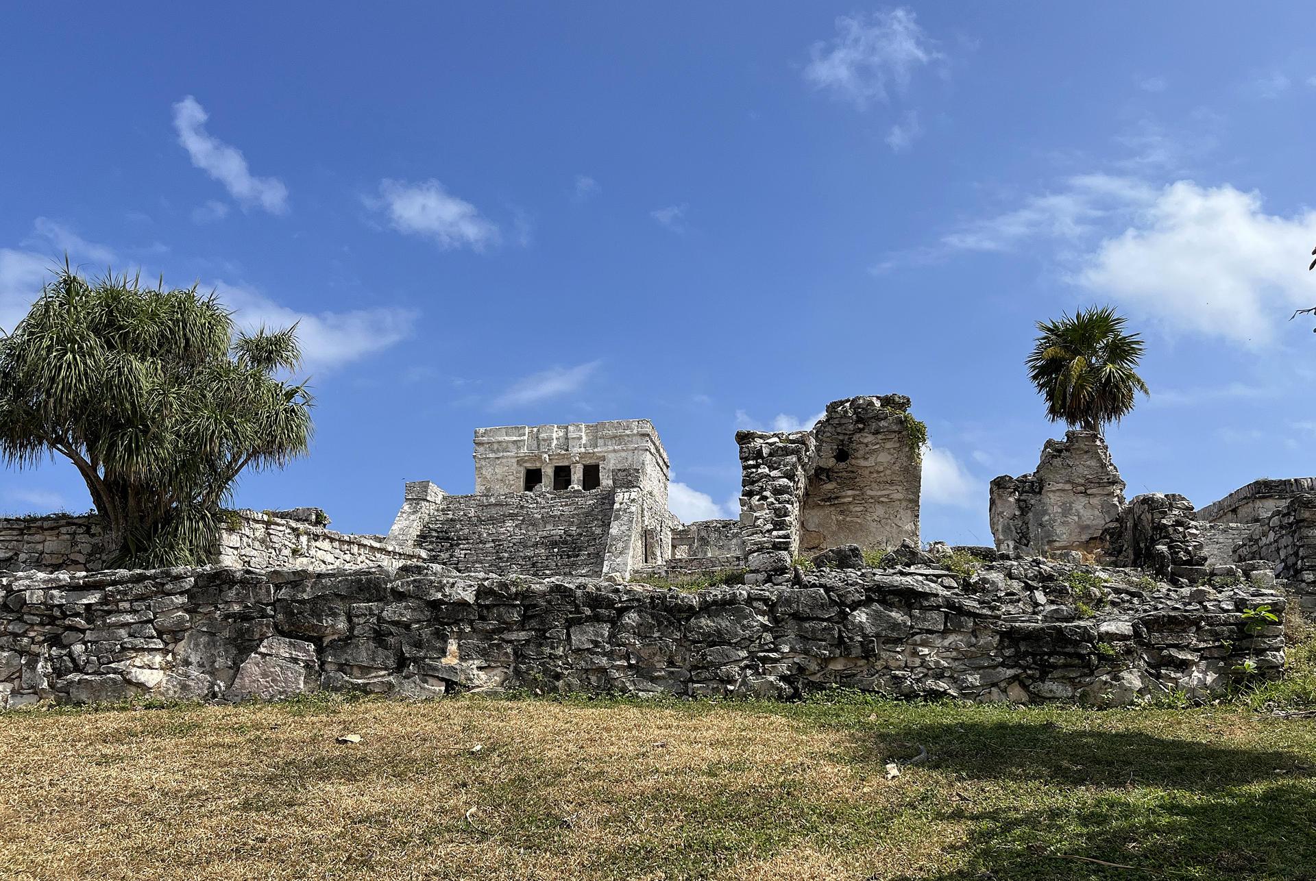 Arqueólogos mexicanos indagan el misterio de una cueva en la ciudad prehispánica de Tulum