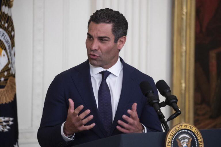 El alcalde de Miami respalda la candidatura presidencial de Donald Trump
