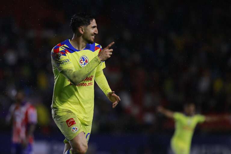 El jugador del América, Diego Valdés sufre lesión muscular que le impedirá concentrarse con Chile