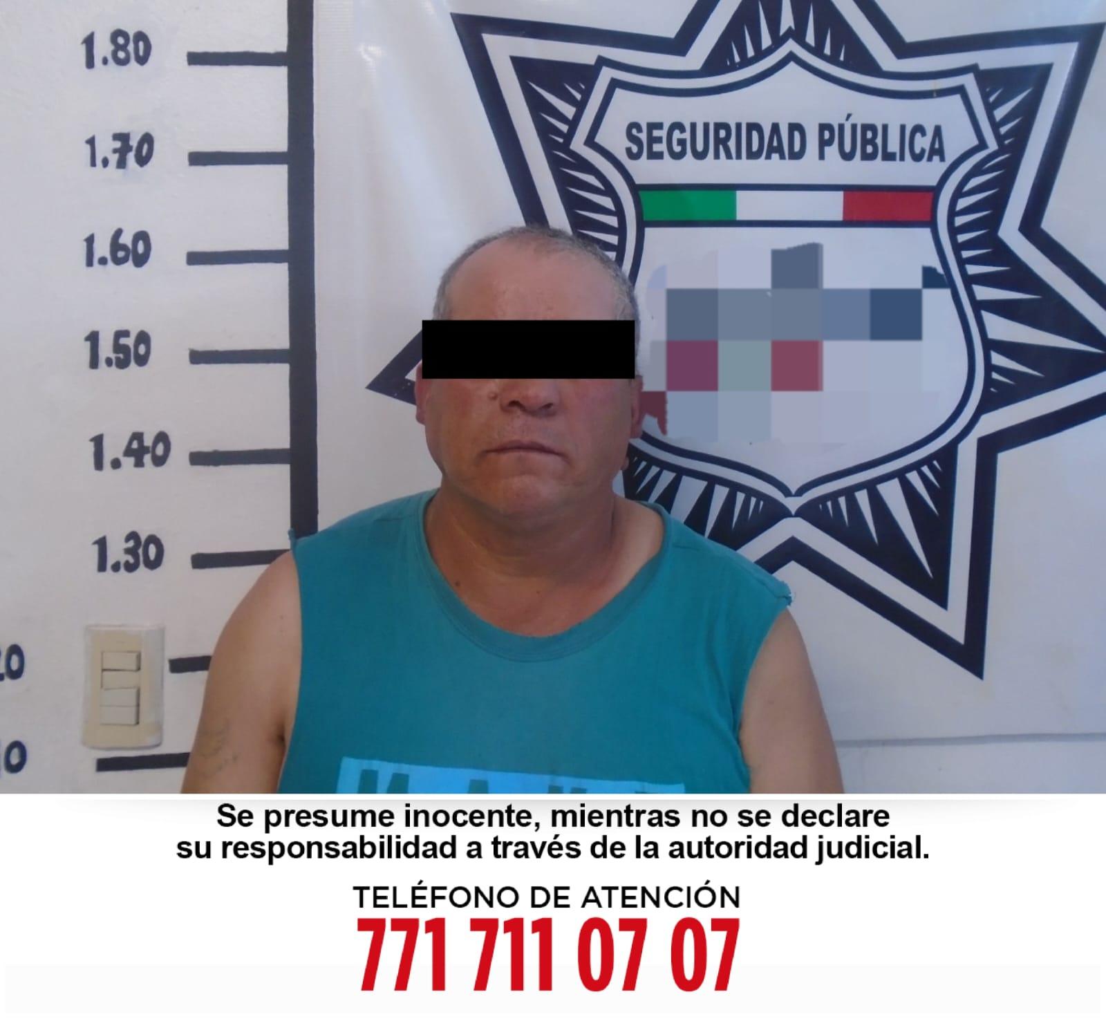 Detienen a hombre por intentar pagar con billete falso