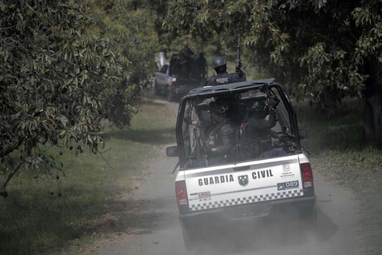 Decapitan a jefa policial y dos de sus escoltas en Michoacán