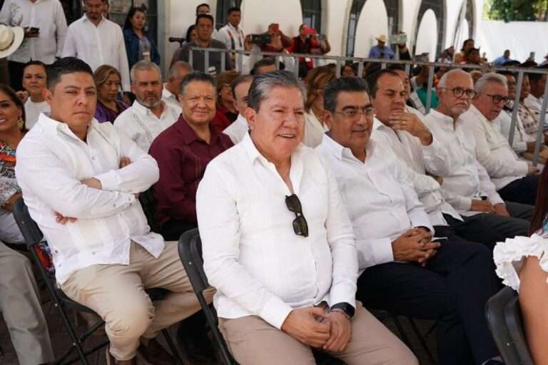 Gobernador de Hidalgo, presente en homenaje a Benito Juárez 