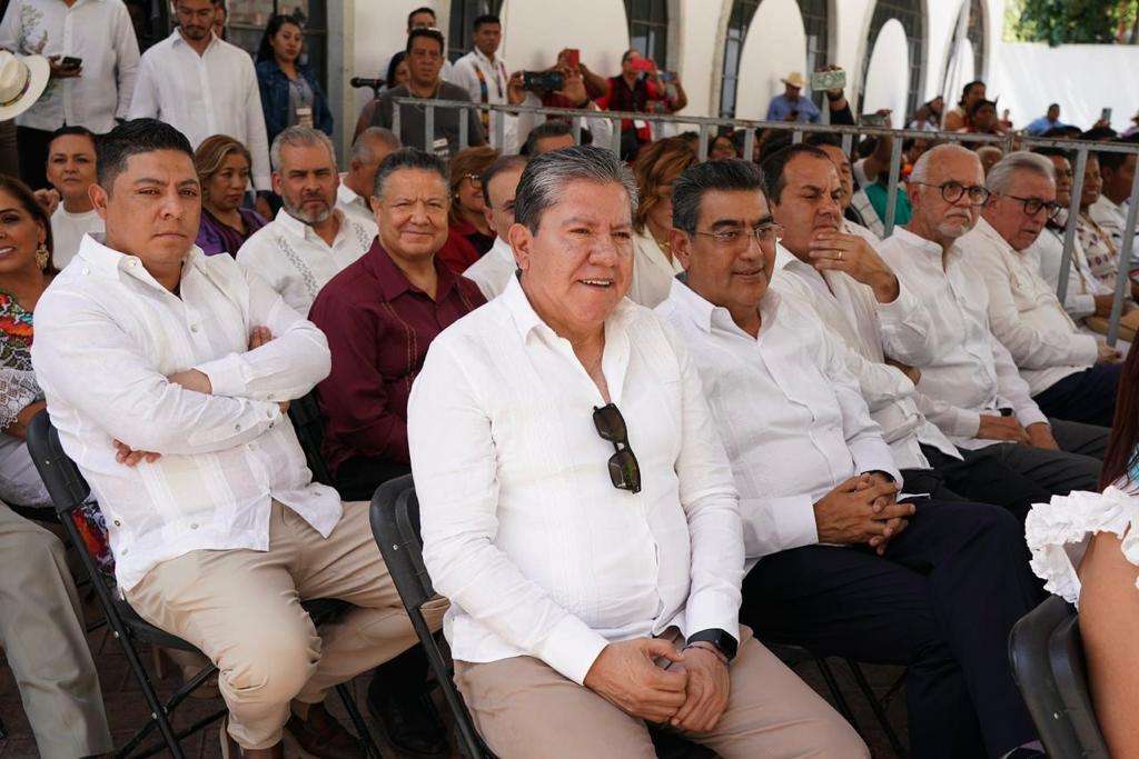 Gobernador de Hidalgo, presente en homenaje a Benito Juárez 