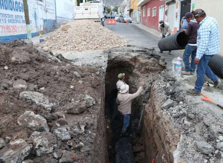 CAASIM repara desperfectos en el desagüe de la Colonia Morelos