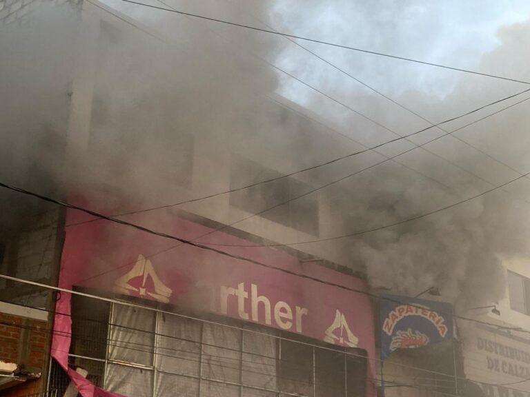 Incendio en la zapatería Arther de Ixmiquilpan